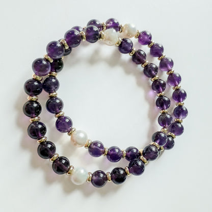 Amethyst and gold beaded bracelet with freshwater pearls. Handcrafted in Atlanta Georgia by Hope and Raye. Makes a great game day bracelet stack and a great holiday gift for her. 