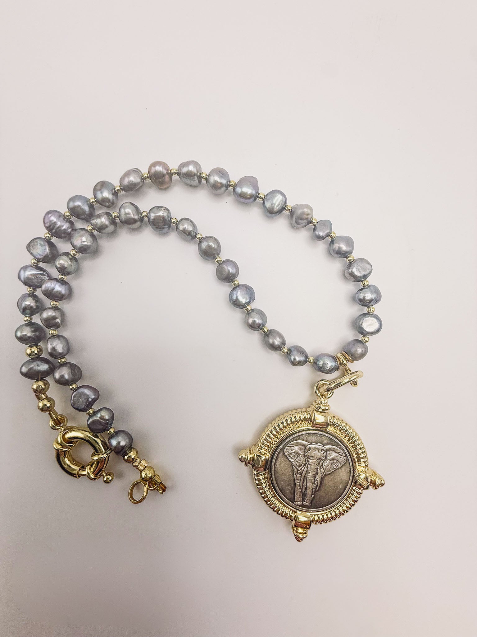elephant-pendant-peacock-pearl-collar-necklace