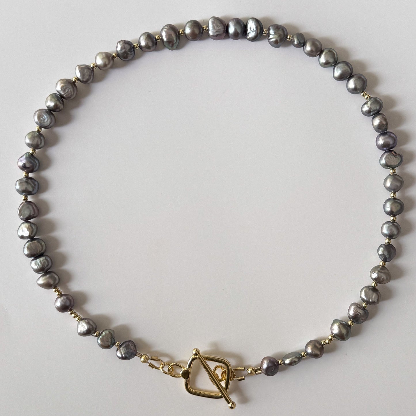 natural-freshwater-pearl-short-gold-necklace