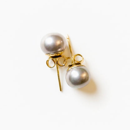 silver round pearl earring with hypoallergenic gold posts handmade by HOPE & RAYE