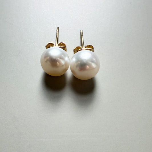 white pearl stud earrings on gold posts and backs- hope and raye